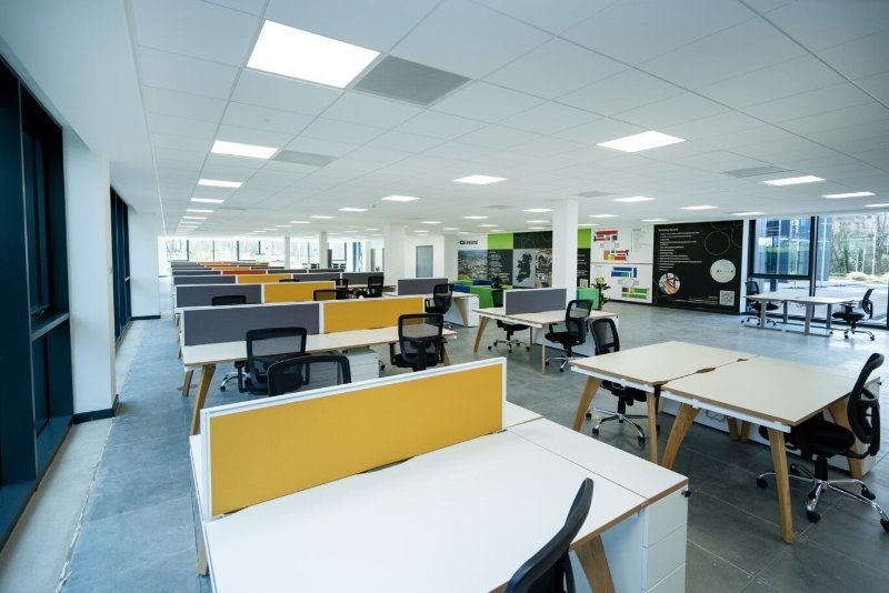 c. 4,580 sq. m (approx. 49,328 sq.ft) building